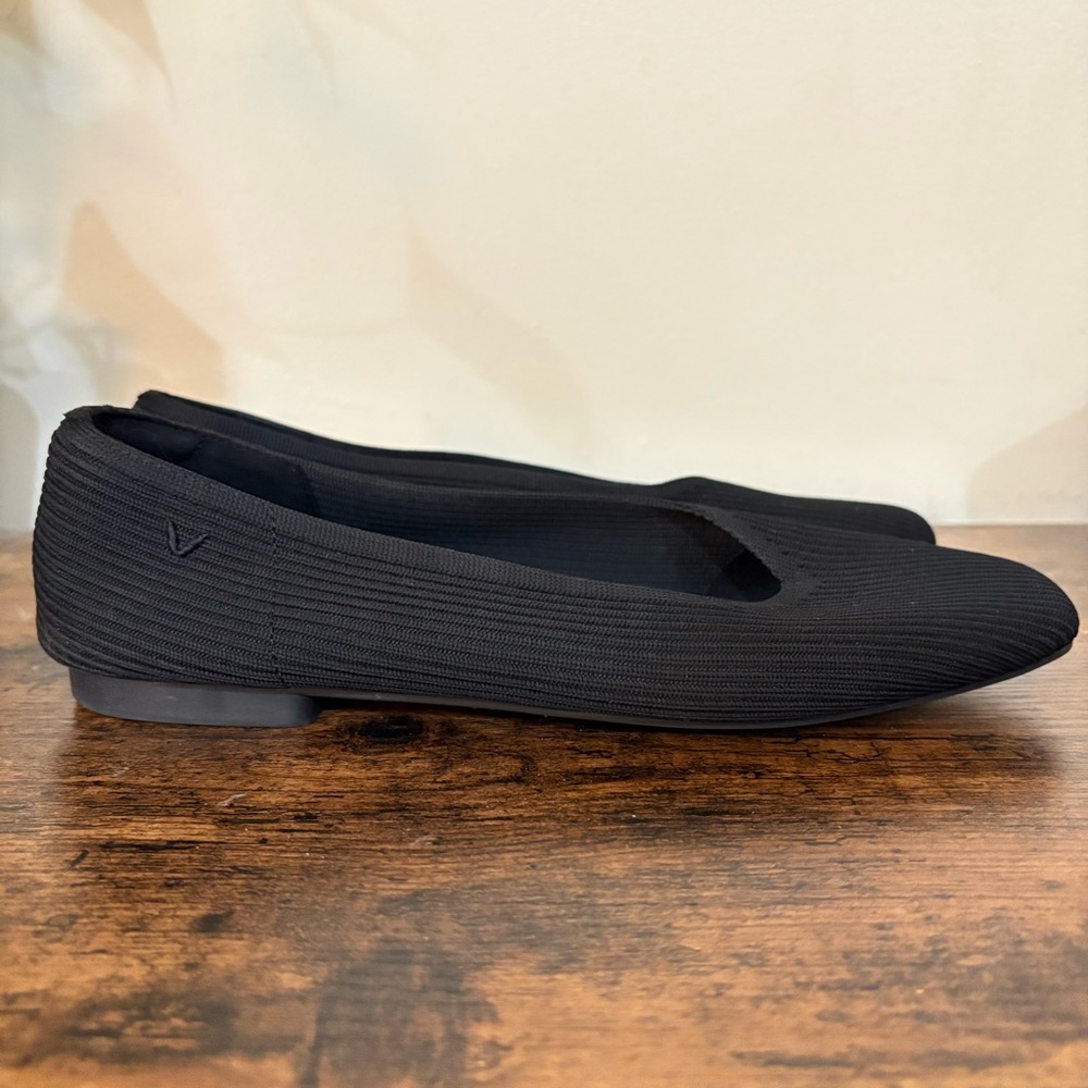 Vivaia Margot 2.0 Black Flats Size 40.5